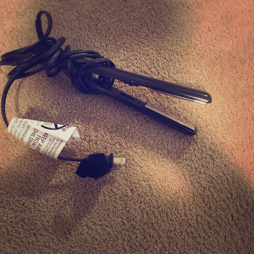 Brand New CHI travel flat iron